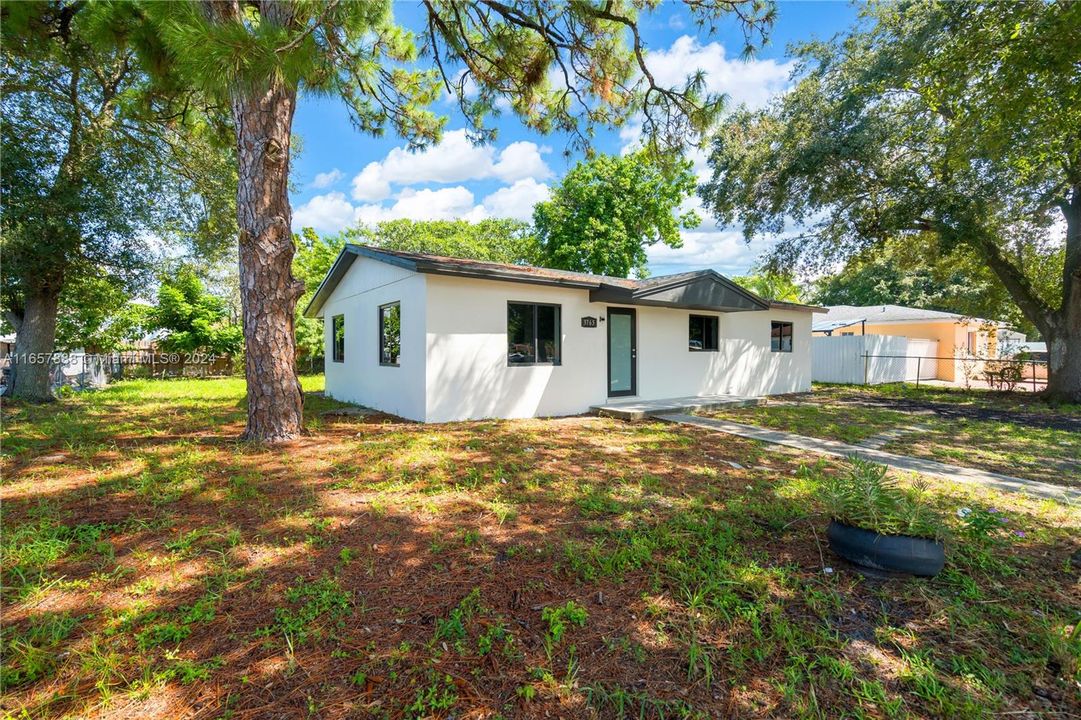 Active With Contract: $550,000 (3 beds, 2 baths, 1125 Square Feet)