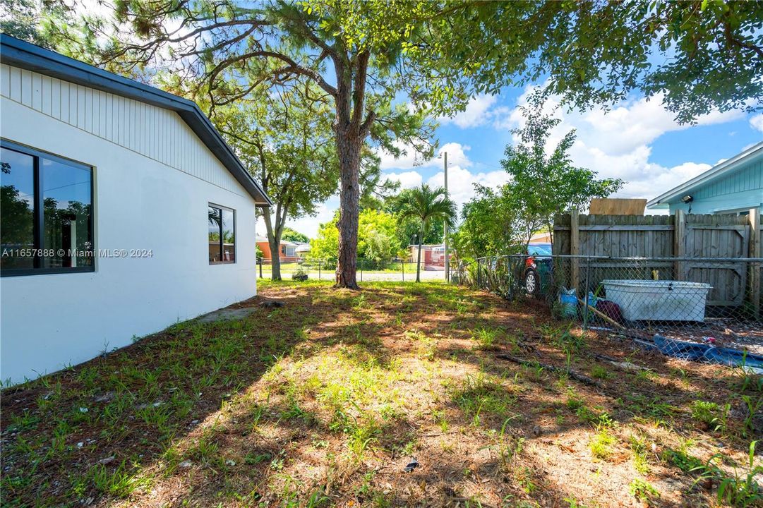 Active With Contract: $550,000 (3 beds, 2 baths, 1125 Square Feet)