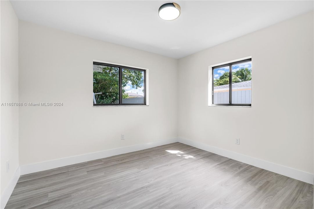 Active With Contract: $550,000 (3 beds, 2 baths, 1125 Square Feet)