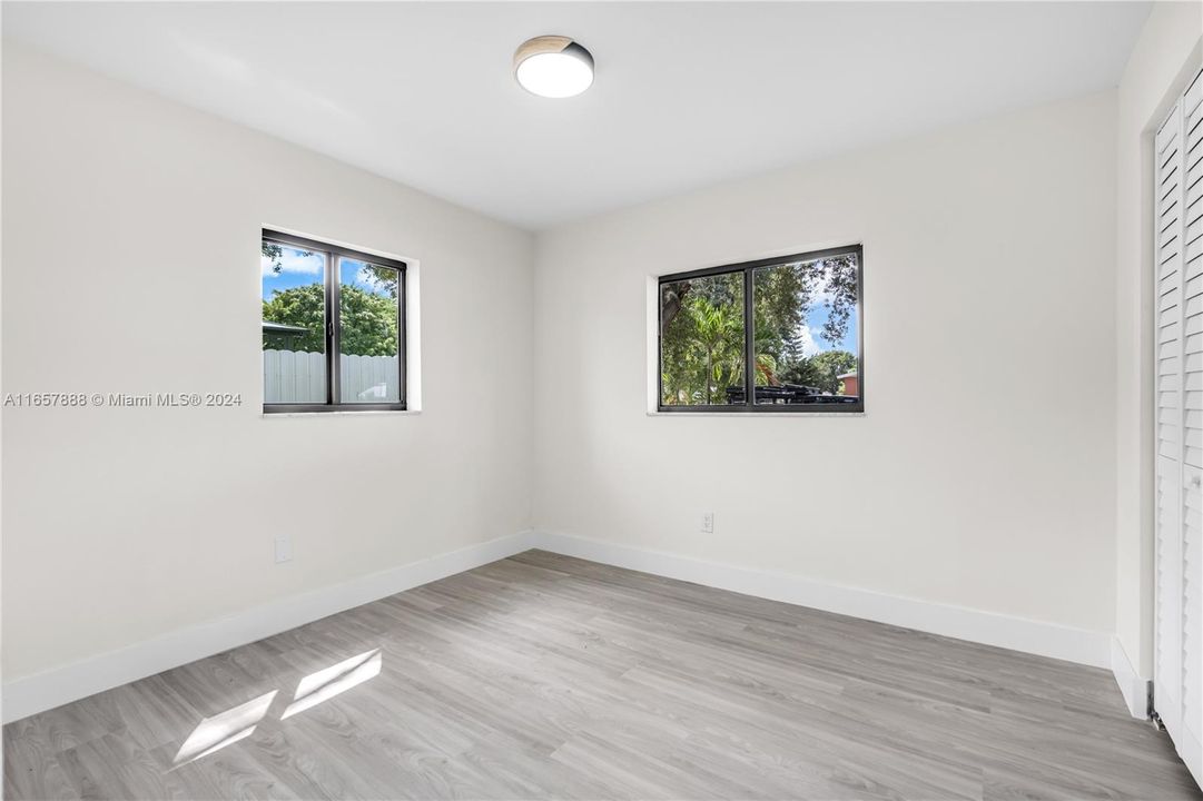 Active With Contract: $550,000 (3 beds, 2 baths, 1125 Square Feet)