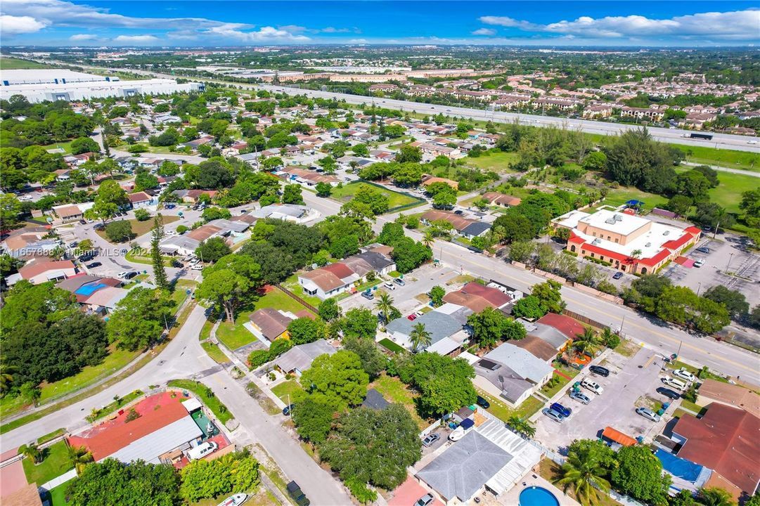 Active With Contract: $550,000 (3 beds, 2 baths, 1125 Square Feet)