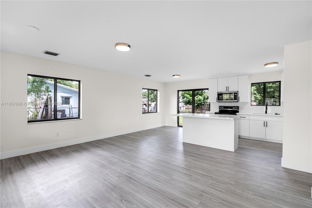 Active With Contract: $550,000 (3 beds, 2 baths, 1125 Square Feet)