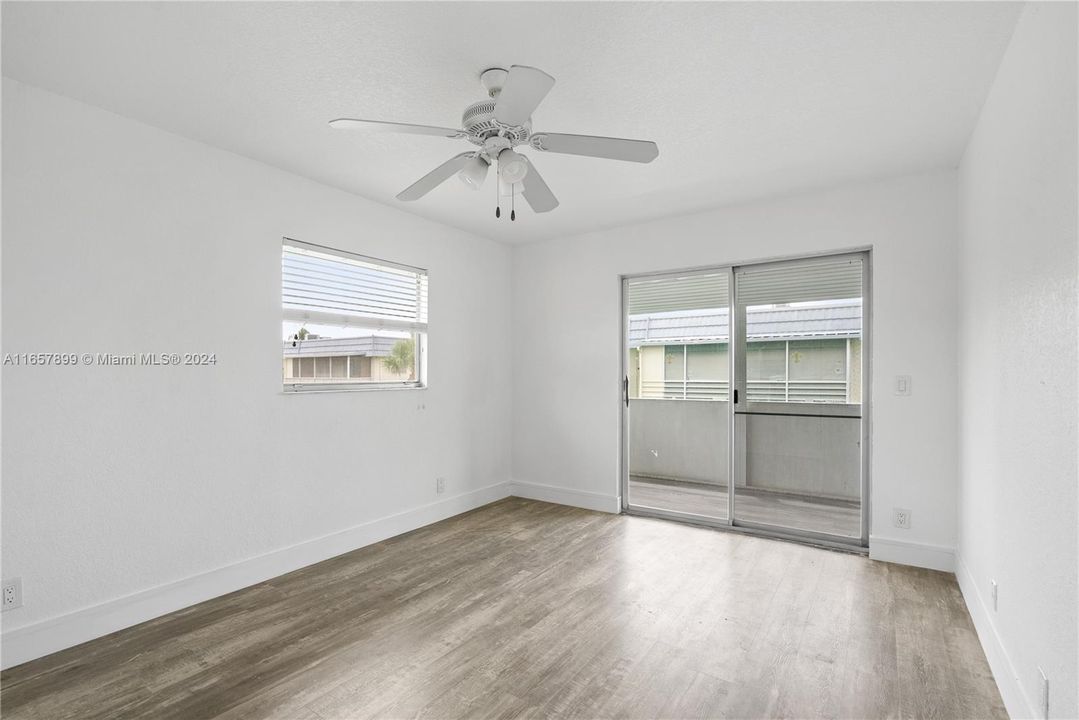 For Sale: $229,000 (2 beds, 2 baths, 880 Square Feet)