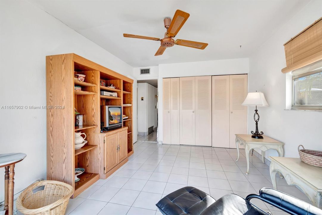 For Sale: $120,000 (2 beds, 2 baths, 880 Square Feet)