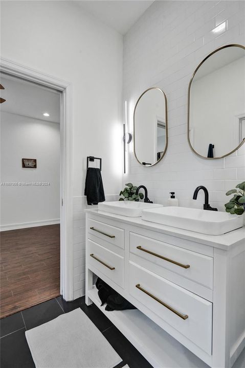 Second-floor en-suite bathroom for third bedroom