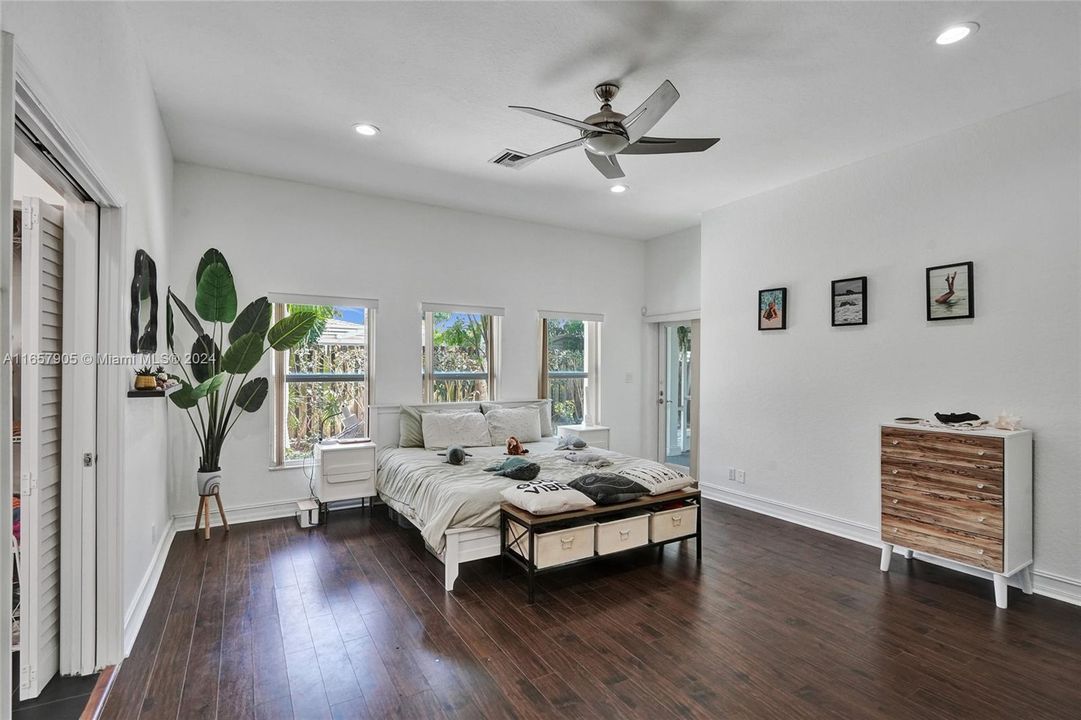 Tall ceilings and ample natural light.