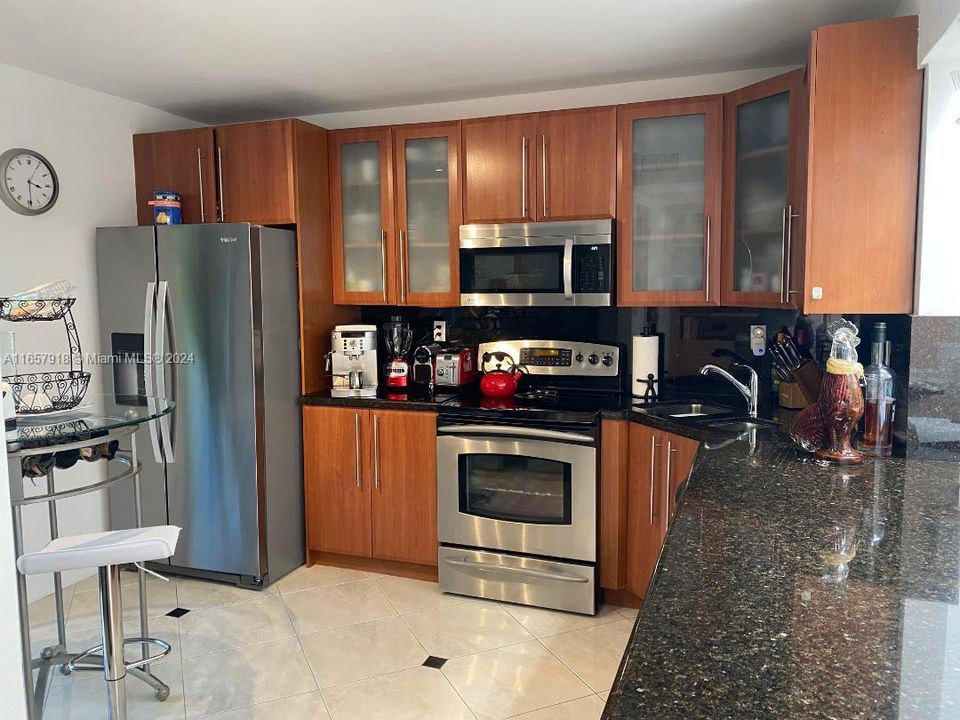 En Venta: $879,000 (3 camas, 3 baños, 2032 Pies cuadrados)