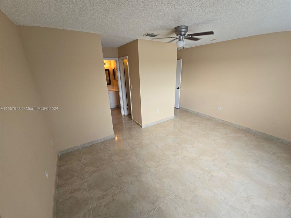 For Rent: $2,000 (2 beds, 2 baths, 1032 Square Feet)