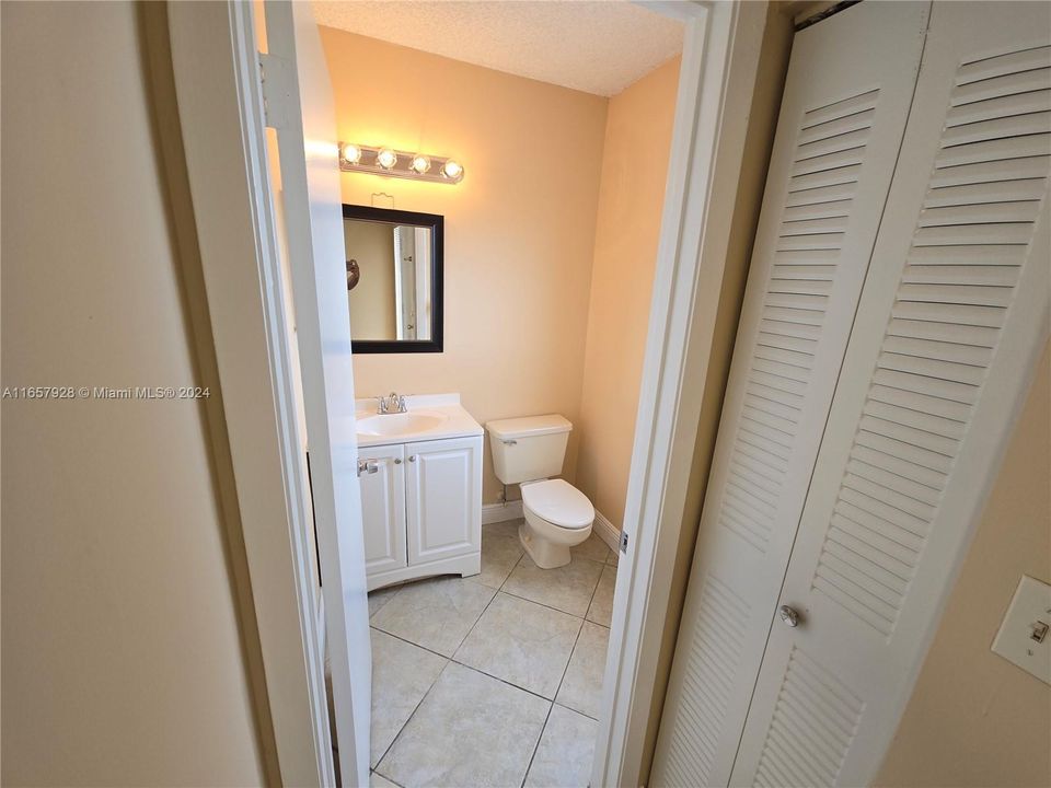 For Rent: $2,000 (2 beds, 2 baths, 1032 Square Feet)