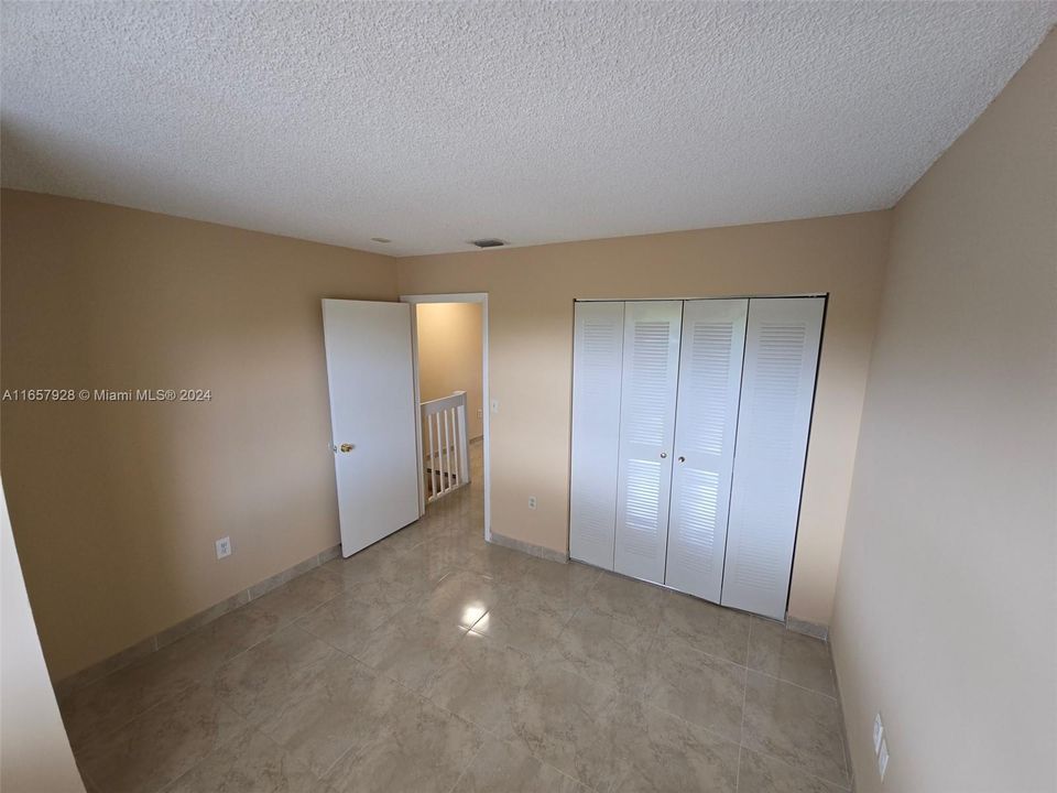 Active With Contract: $2,000 (2 beds, 2 baths, 1032 Square Feet)