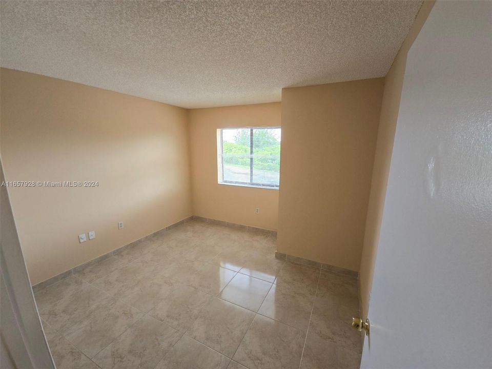 Active With Contract: $2,000 (2 beds, 2 baths, 1032 Square Feet)