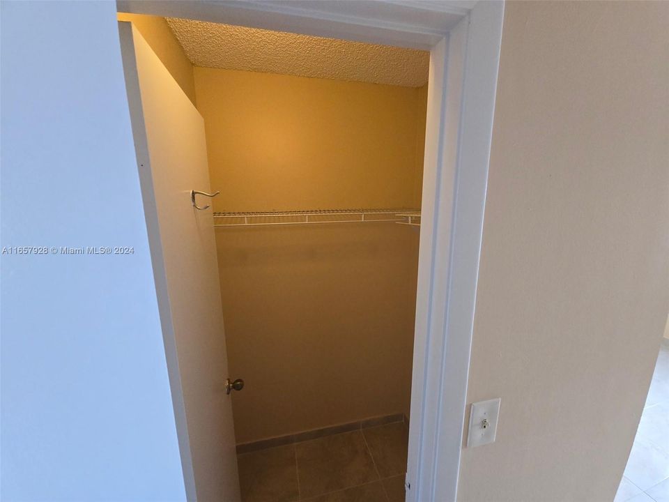 For Rent: $2,000 (2 beds, 2 baths, 1032 Square Feet)