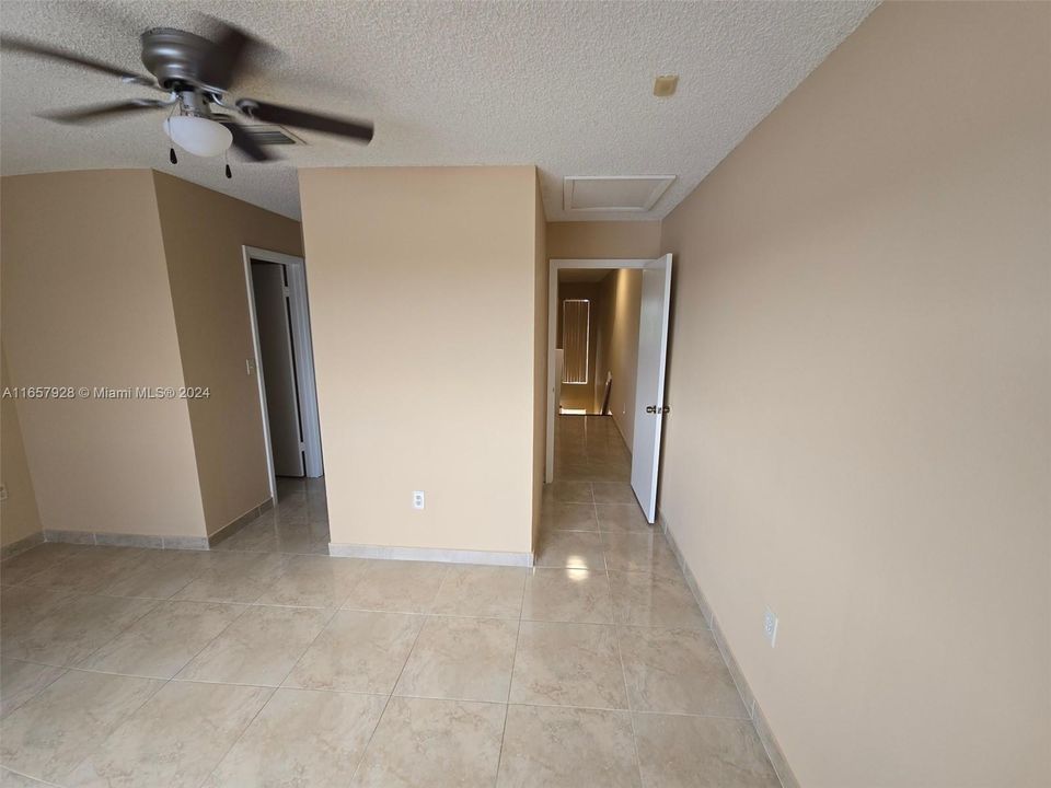 Active With Contract: $2,000 (2 beds, 2 baths, 1032 Square Feet)