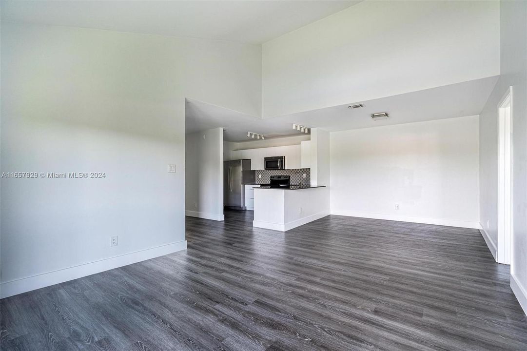 For Rent: $2,250 (2 beds, 2 baths, 1114 Square Feet)