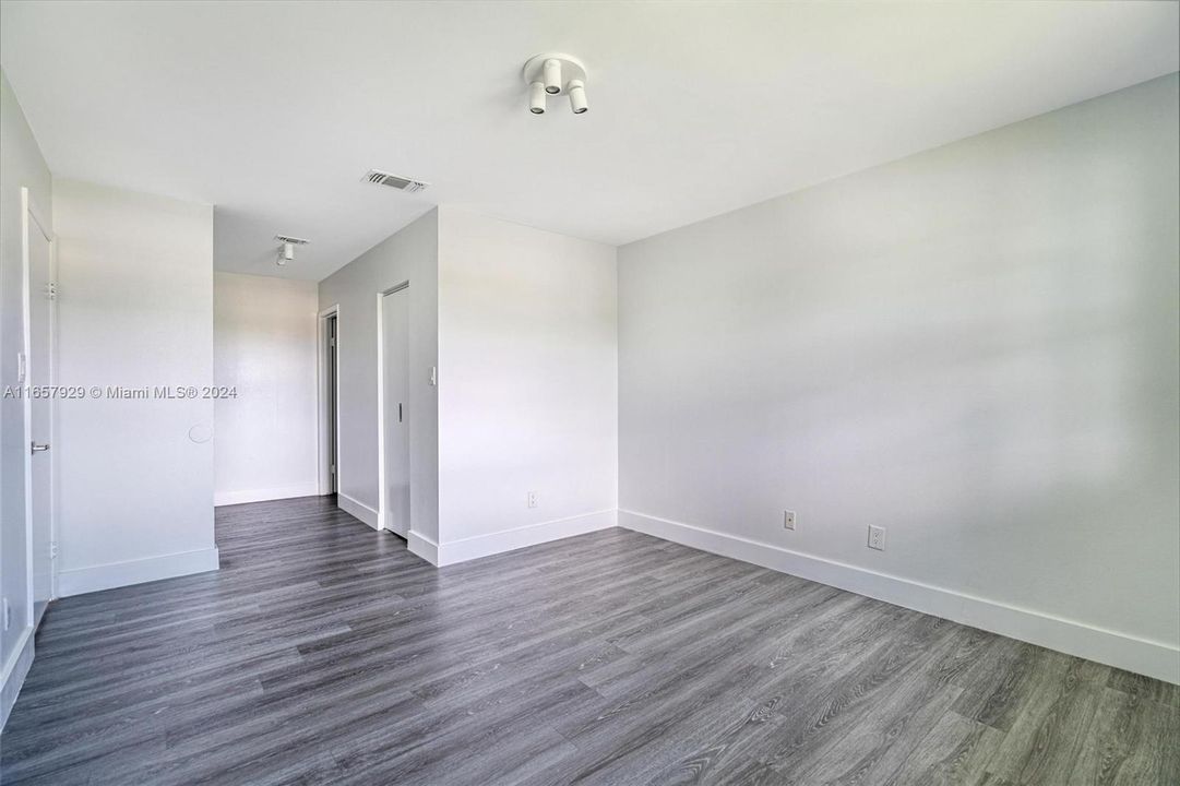 For Rent: $2,250 (2 beds, 2 baths, 1114 Square Feet)