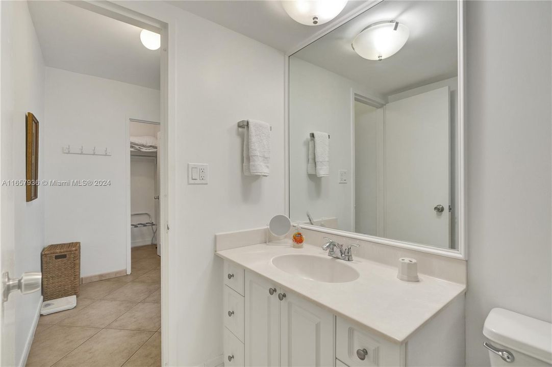 For Sale: $490,000 (1 beds, 1 baths, 930 Square Feet)