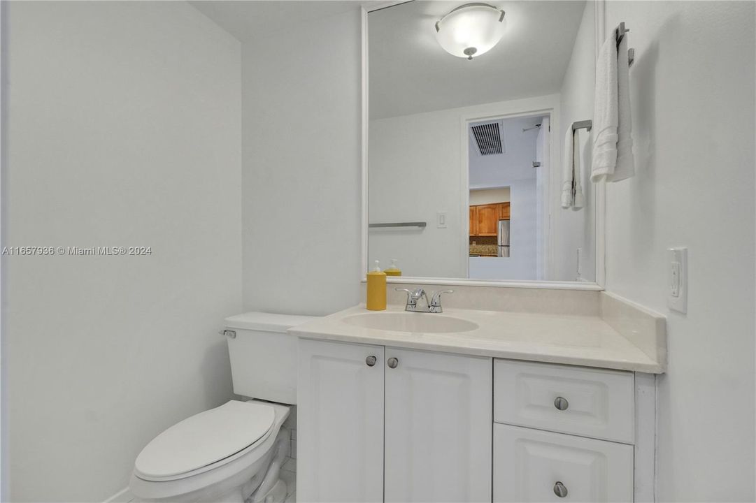 For Sale: $490,000 (1 beds, 1 baths, 930 Square Feet)