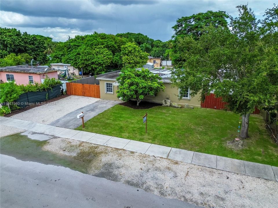 For Sale: $480,000 (3 beds, 2 baths, 762 Square Feet)