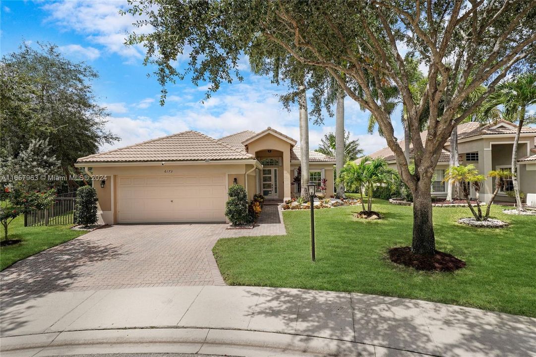 For Sale: $740,000 (3 beds, 2 baths, 1977 Square Feet)