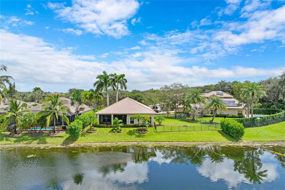 For Sale: $740,000 (3 beds, 2 baths, 1977 Square Feet)