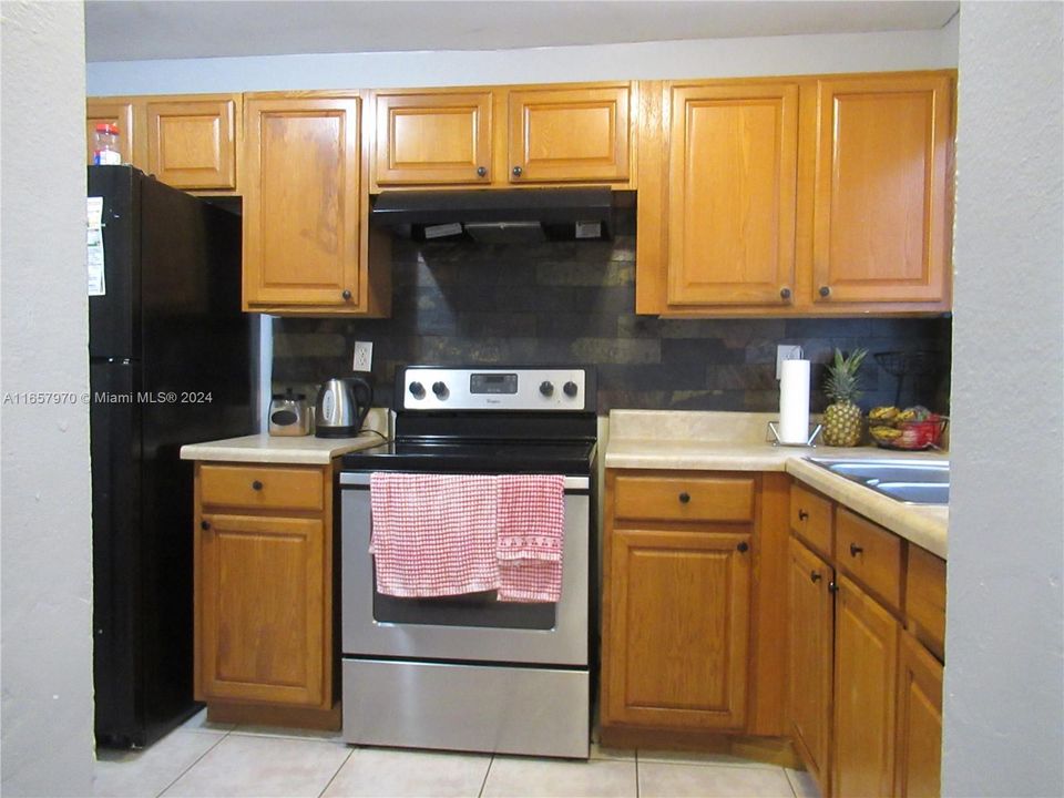 For Sale: $285,000 (2 beds, 1 baths, 1040 Square Feet)