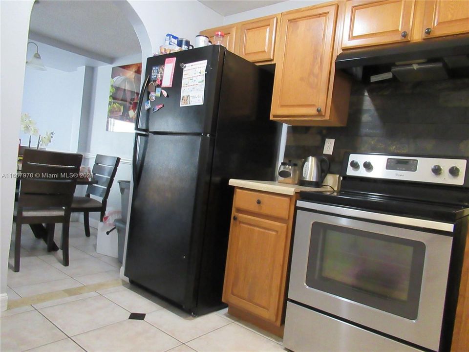 For Sale: $285,000 (2 beds, 1 baths, 1040 Square Feet)