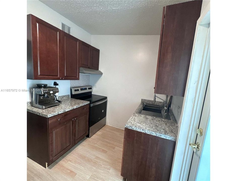 For Sale: $550,000 (3 beds, 1 baths, 0 Square Feet)