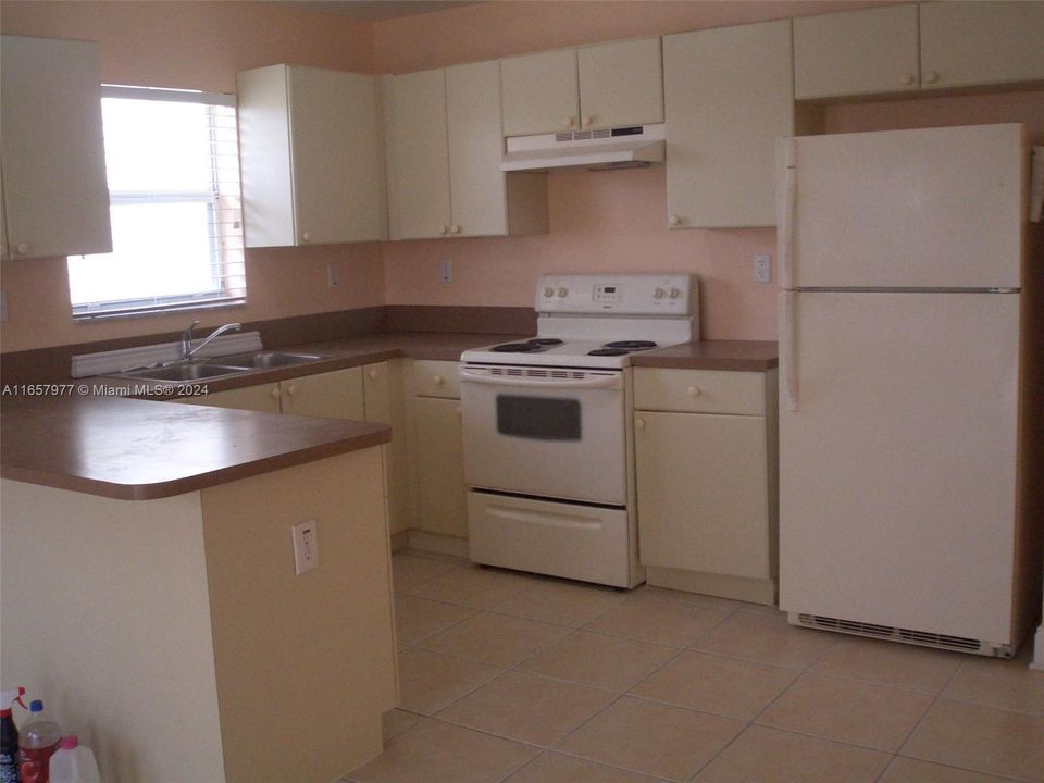 For Rent: $2,900 (3 beds, 2 baths, 1434 Square Feet)