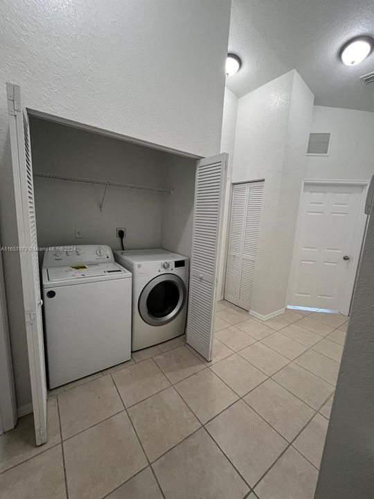 For Rent: $2,450 (3 beds, 2 baths, 1675 Square Feet)