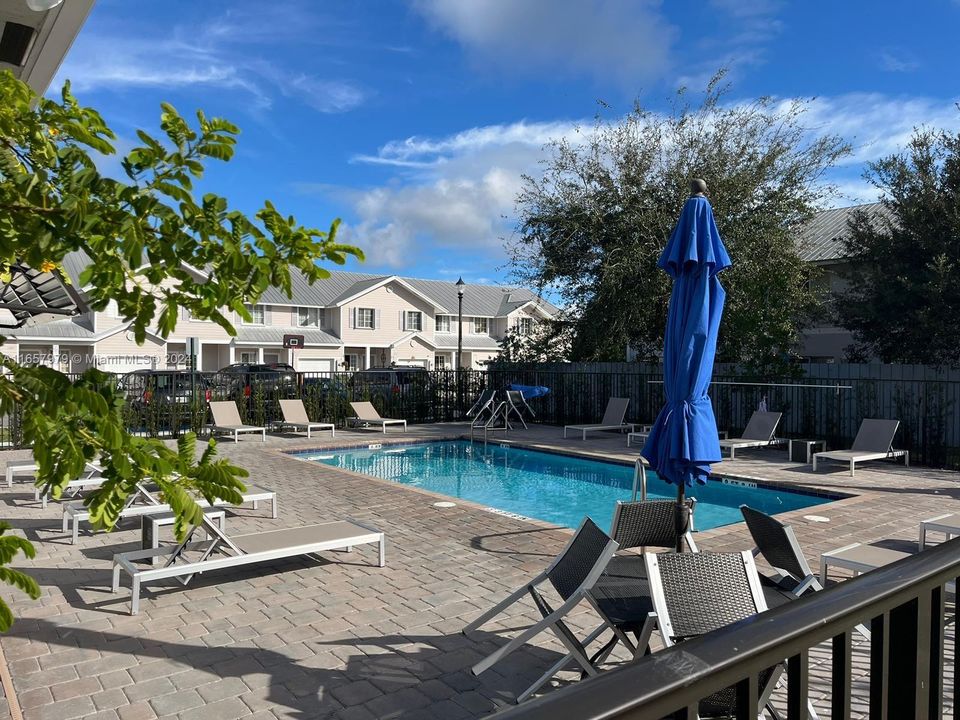 Active With Contract: $2,450 (3 beds, 2 baths, 1675 Square Feet)