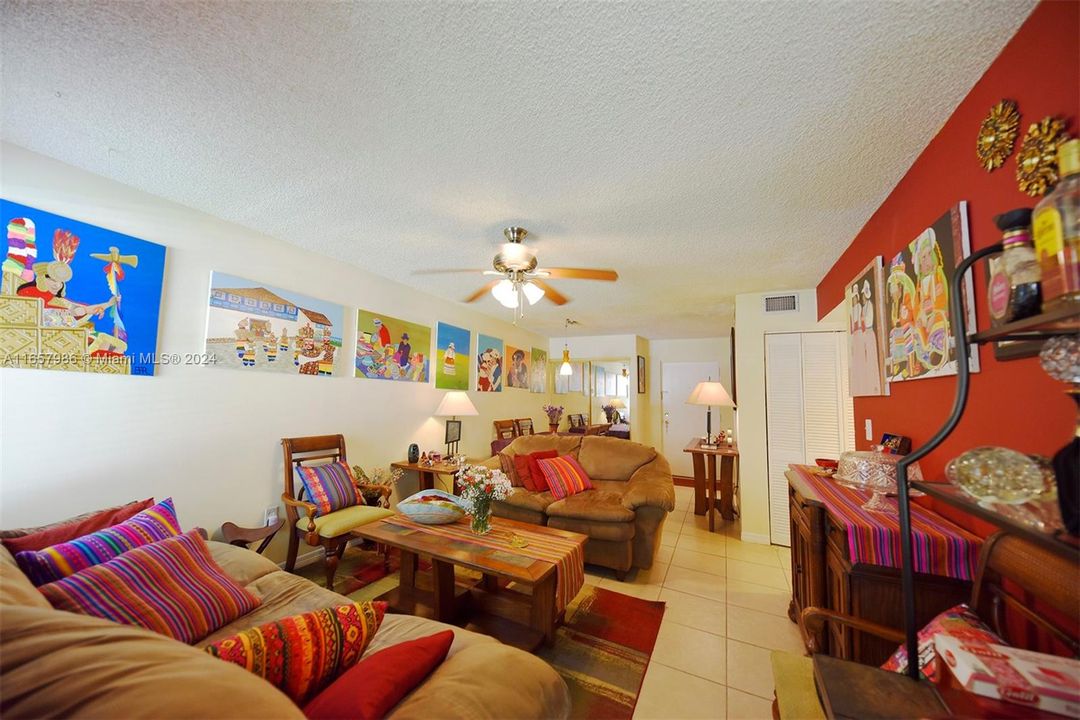 For Sale: $440,000 (2 beds, 1 baths, 767 Square Feet)