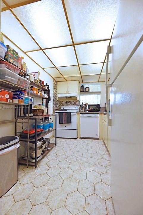 For Sale: $440,000 (2 beds, 1 baths, 767 Square Feet)