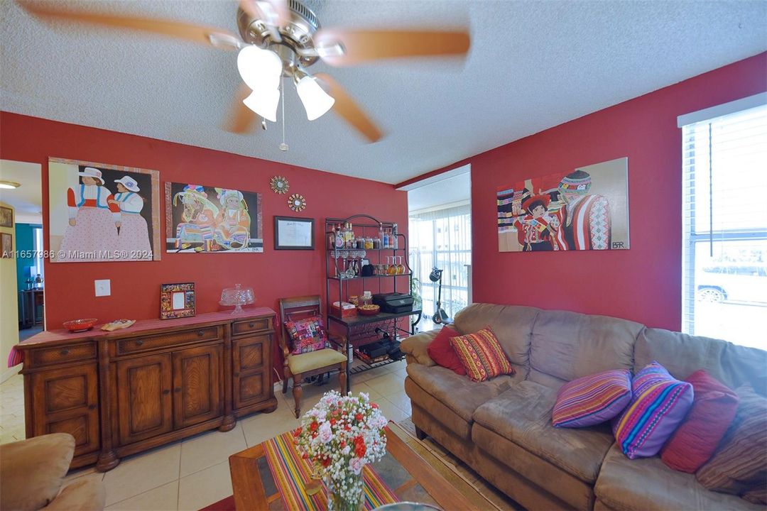 For Sale: $440,000 (2 beds, 1 baths, 767 Square Feet)