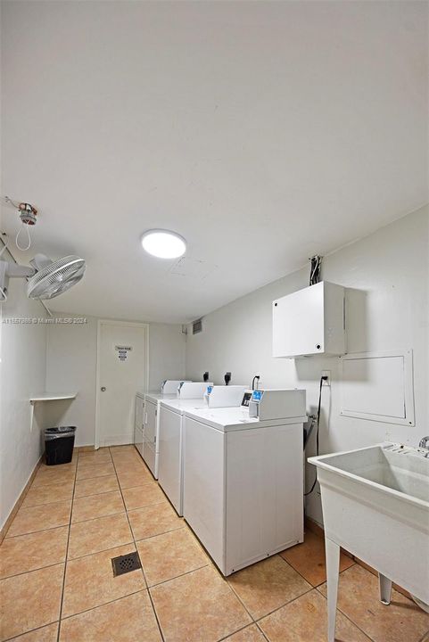 For Sale: $440,000 (2 beds, 1 baths, 767 Square Feet)