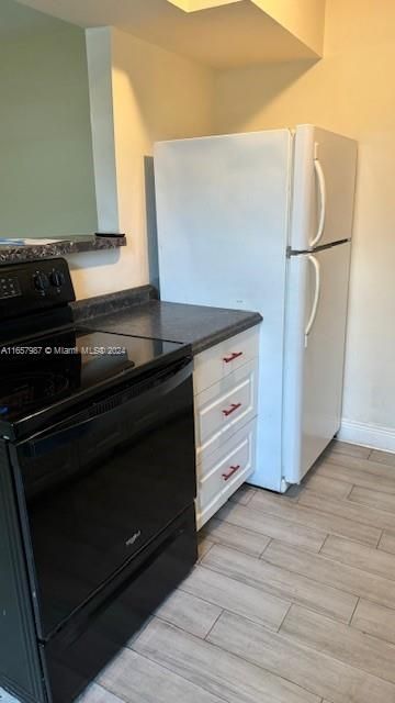 For Rent: $1,750 (1 beds, 1 baths, 1282 Square Feet)