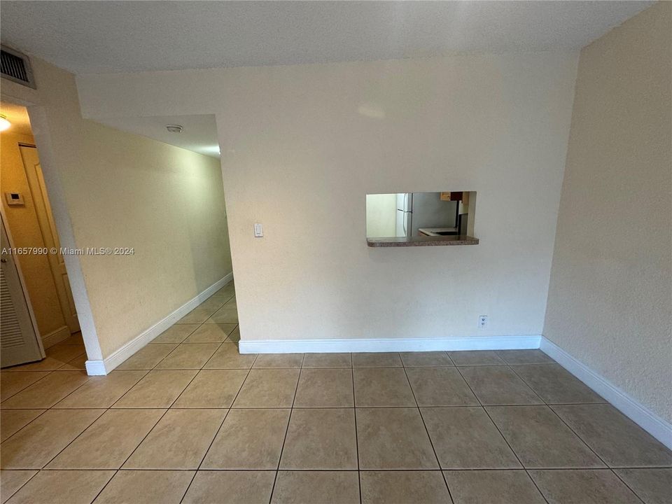 For Rent: $1,850 (1 beds, 1 baths, 810 Square Feet)