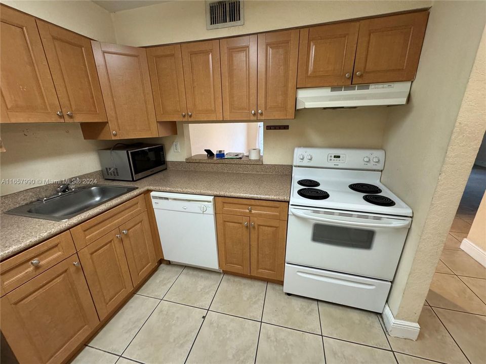 For Rent: $1,850 (1 beds, 1 baths, 810 Square Feet)