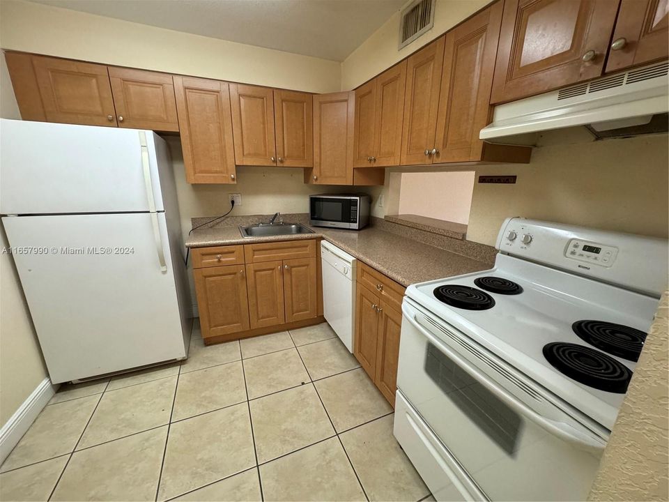 For Rent: $1,850 (1 beds, 1 baths, 810 Square Feet)