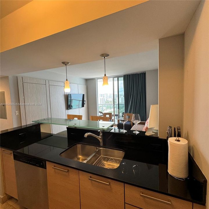 For Sale: $675,000 (1 beds, 1 baths, 688 Square Feet)