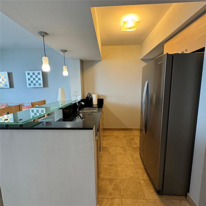 For Sale: $675,000 (1 beds, 1 baths, 688 Square Feet)