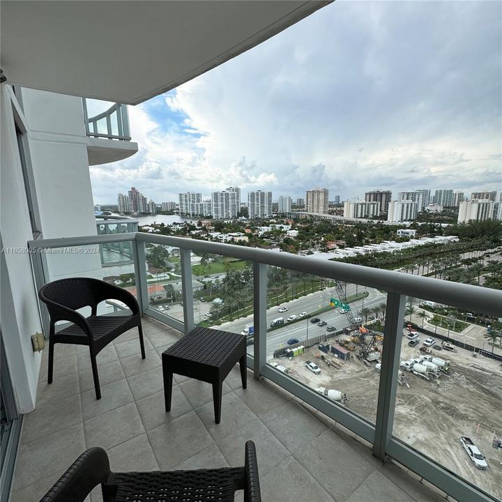 For Sale: $675,000 (1 beds, 1 baths, 688 Square Feet)