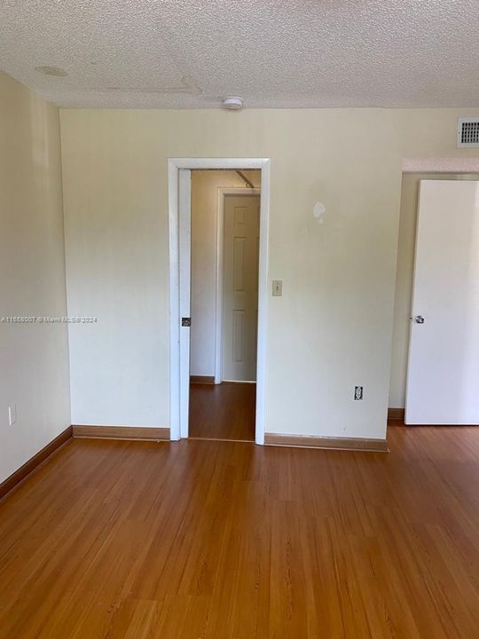 For Rent: $2,500 (1 beds, 1 baths, 1068 Square Feet)