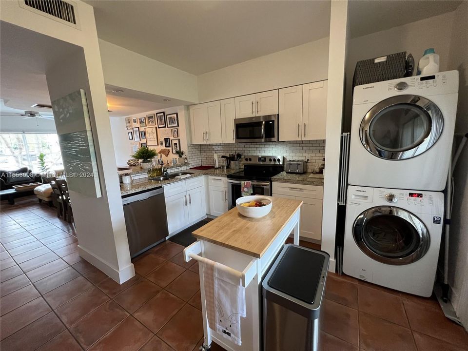 For Rent: $2,750 (2 beds, 2 baths, 1110 Square Feet)