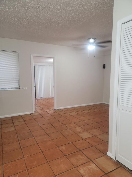 For Rent: $2,250 (2 beds, 1 baths, 734 Square Feet)