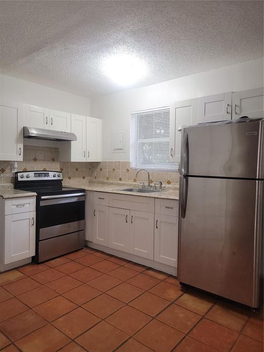 For Rent: $2,250 (2 beds, 1 baths, 734 Square Feet)