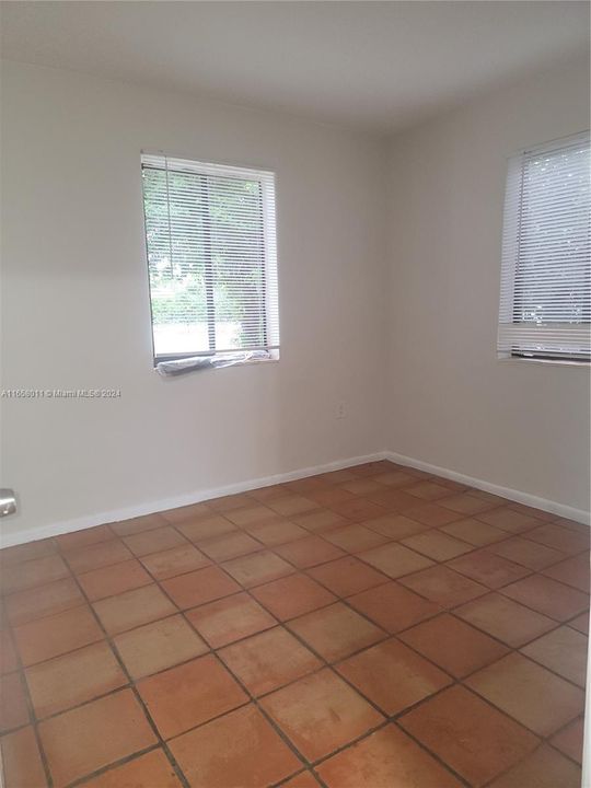 For Rent: $2,250 (2 beds, 1 baths, 734 Square Feet)