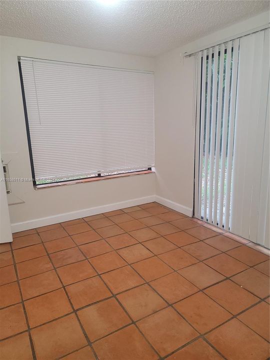 For Rent: $2,250 (2 beds, 1 baths, 734 Square Feet)