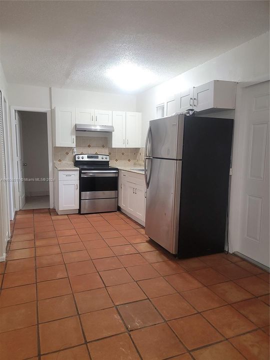 For Rent: $2,250 (2 beds, 1 baths, 734 Square Feet)