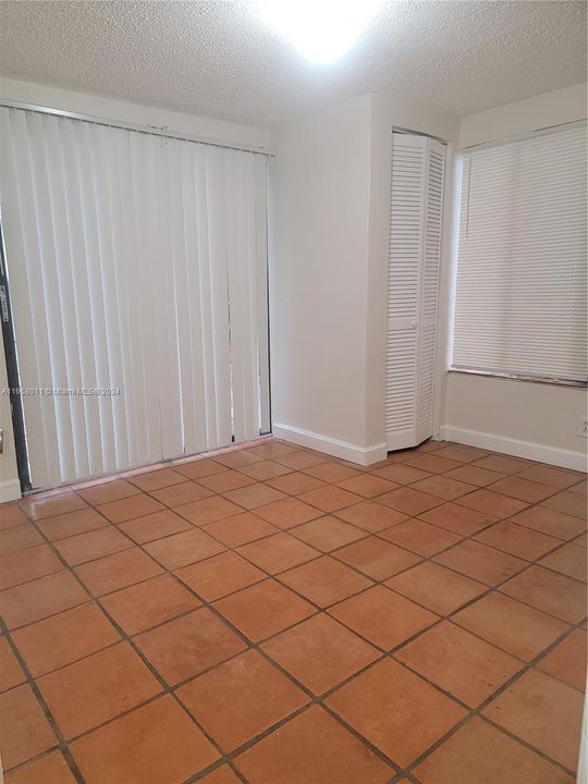 For Rent: $2,250 (2 beds, 1 baths, 734 Square Feet)