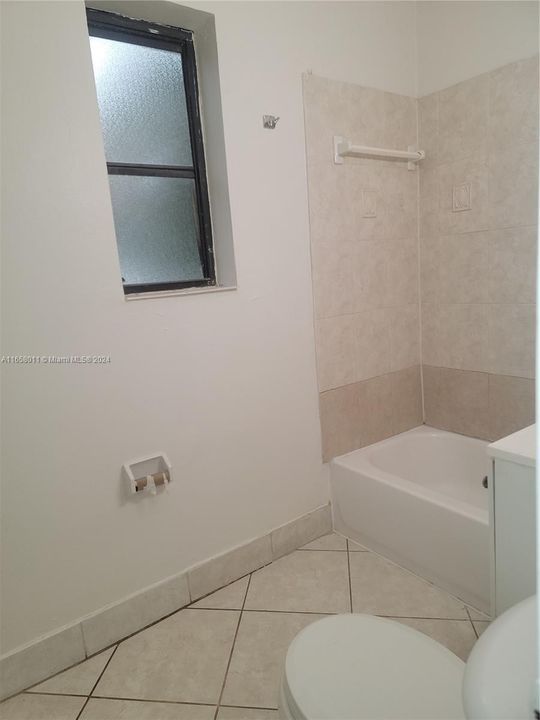 For Rent: $2,250 (2 beds, 1 baths, 734 Square Feet)